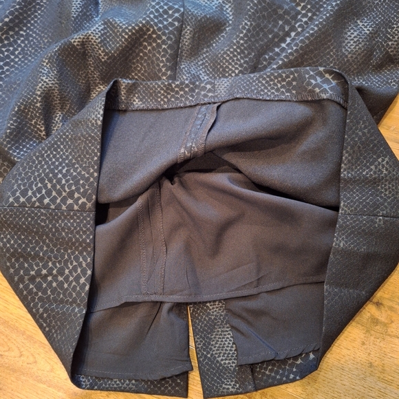 Jones New York tailored Black Snakeskin Midi Dress sz 10 - Picture 13 of 15